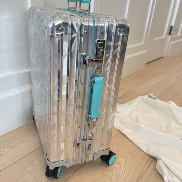 Authentic Like New Rimowa x Tiffany & Co. Rock Cut Cabin Silver Rolling Suitcase - Picture 10 of 16